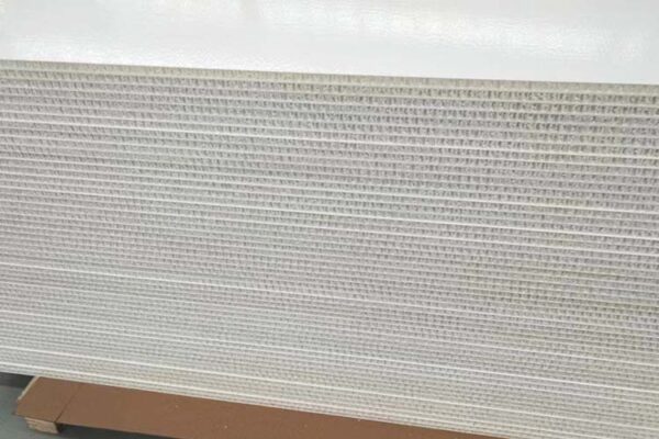 Dry Freight Body Made of Thermoplastic Polypropylene Honeycomb Panels - Image 3