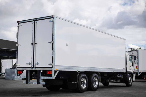 24 or 26ft Heavy-duty Thickness 80 to 100 mm  Reefer Truck body Suppliers - Image 3