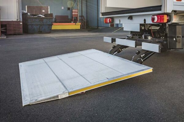 Commercial Refrigerated Truck Body with Lifting Tailgate - Image 2