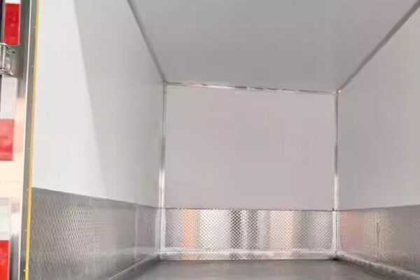 Lightweight and Affordable Refrigerated Truck Box - Image 3